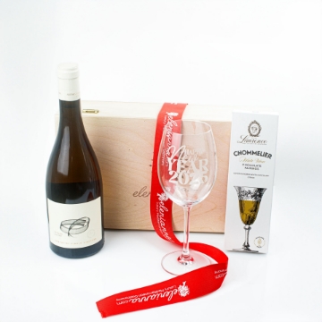 Premium Wooden Gift Box: Wine, Glass, Happy New Year 2026 & Chocolate
