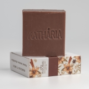 Handmade KATHÁRIA olive oil soap bar with embossed logo, formulated with cinnamon, honey, and aloe vera